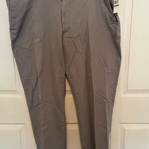Izod Men's Gray Chinos